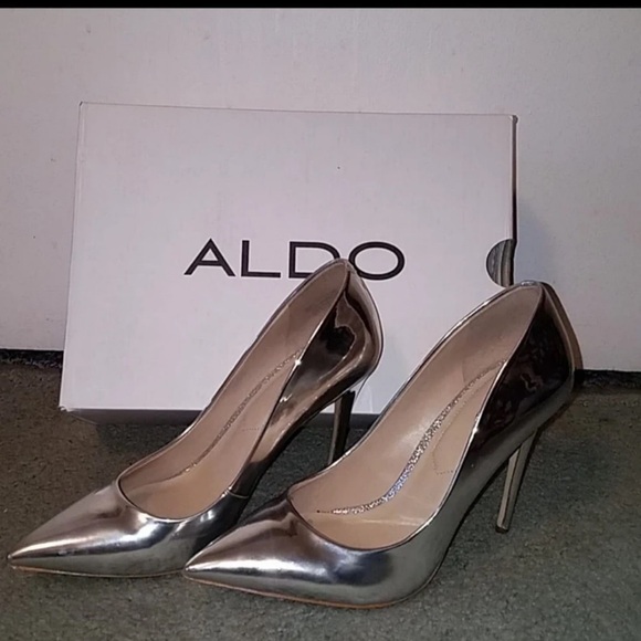 Aldo Shiny Silver Pointed Heels - Picture 2 of 3